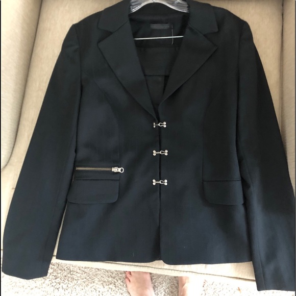 Guess jacket and short skirt - Picture 1 of 7